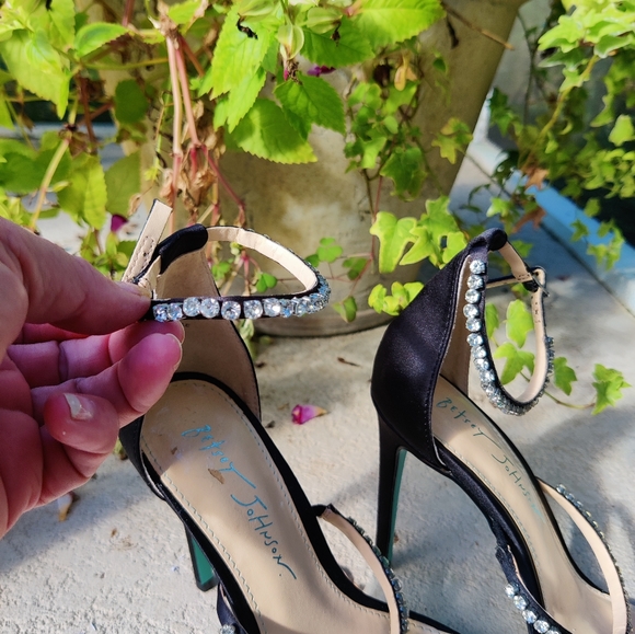 Betsy Johnson satin and rhinestone Stilletto sold on another platform - Picture 9 of 16